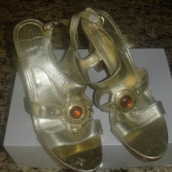 Coach Lanelle Size10 M Heels Gold Metallic Leather - Picture 1 of 2